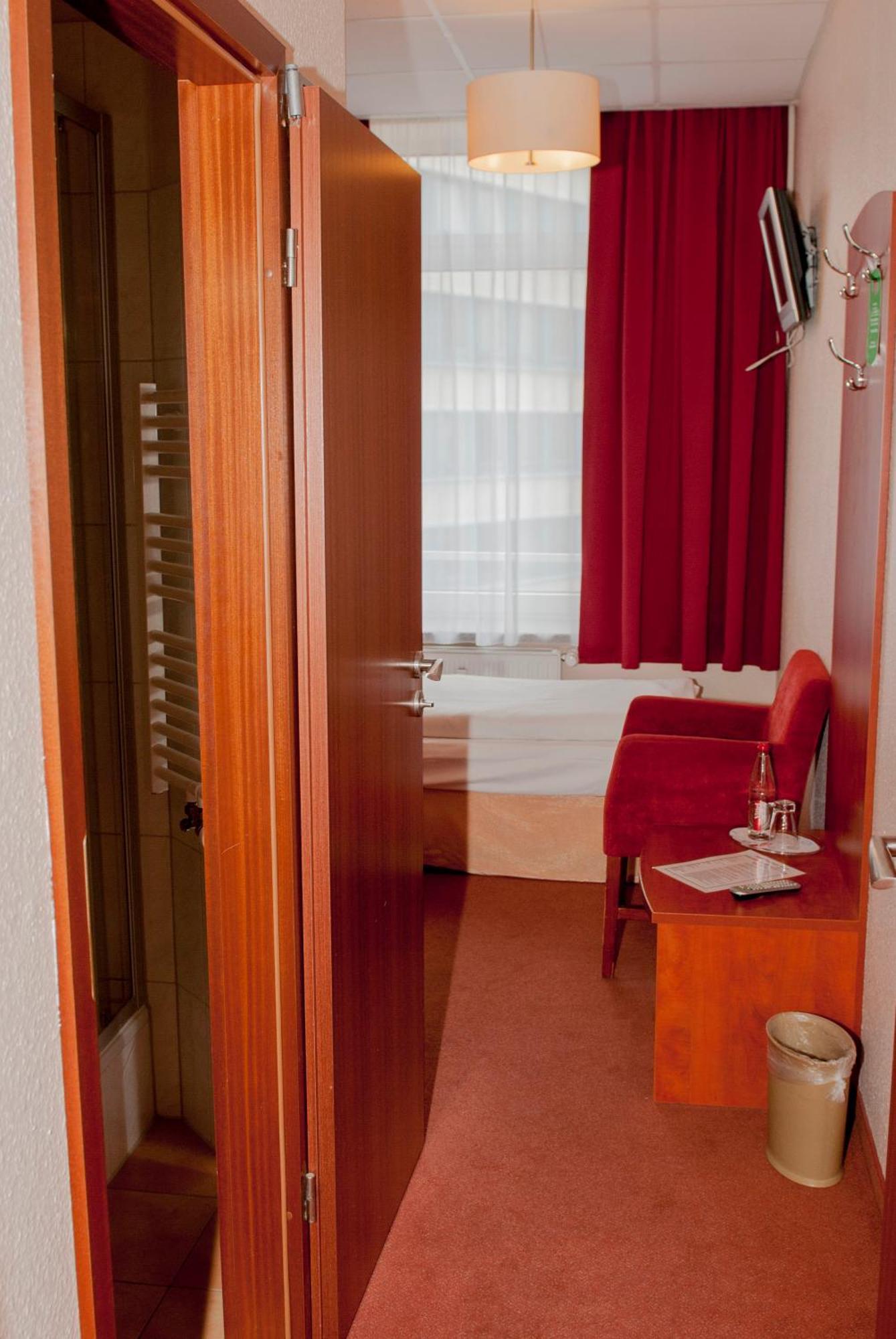 Single Room,1212154441:JPEG